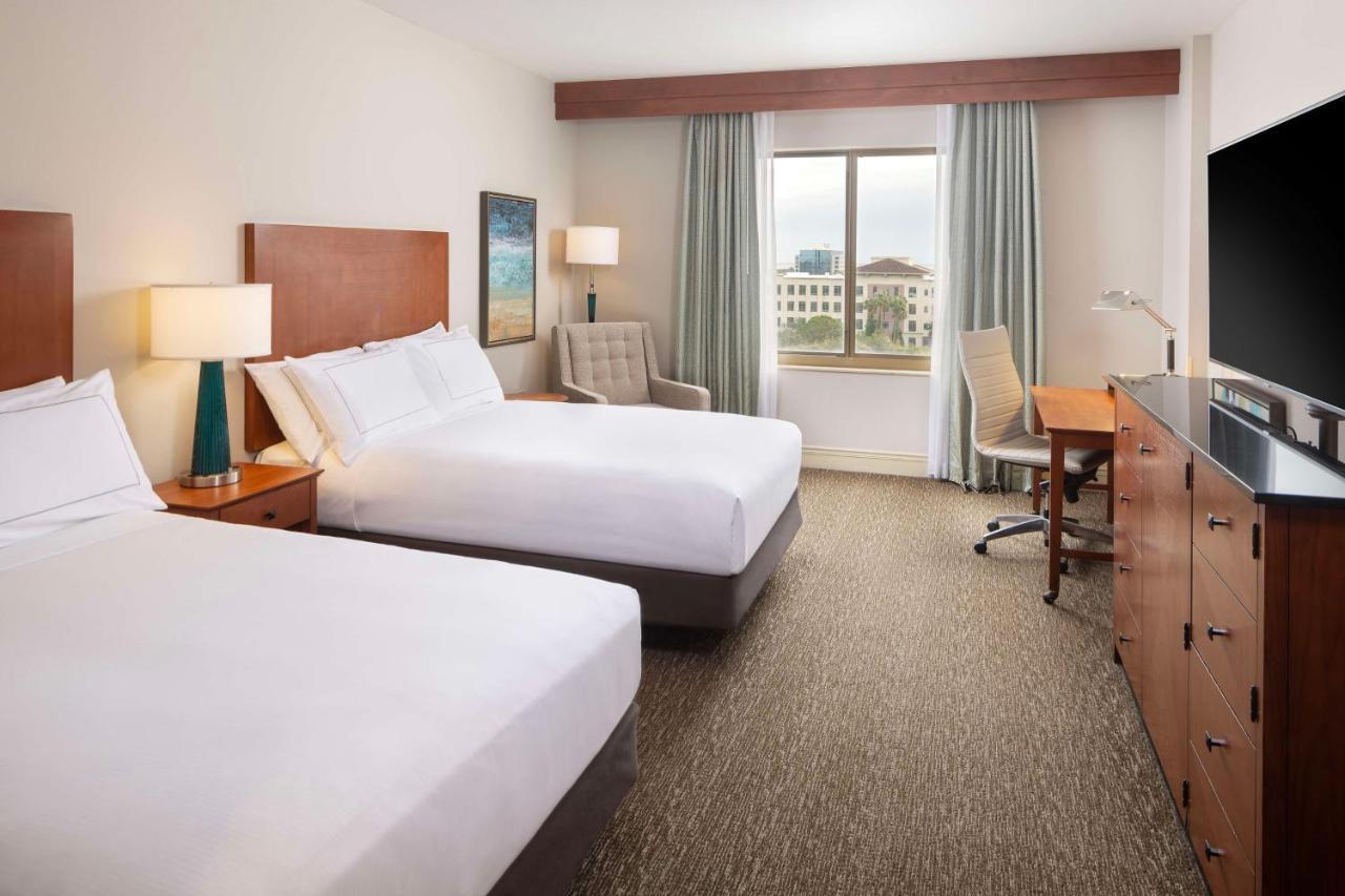 ฮิลตัน เซนต์ปีเตอร์เบิร์ก แคริลลอนพาร์ค โฮเต็ล Hotel เซนต์ปีเตอร์สเบิร์ก ภายนอก รูปภาพ